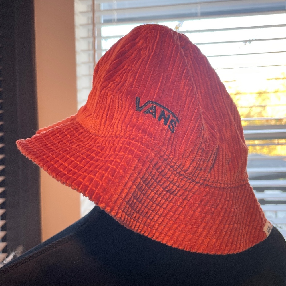 BRAND NEW VANS LOGO RUST/ORANGE CORDUROY BUCKET HAT  ONE SIZE